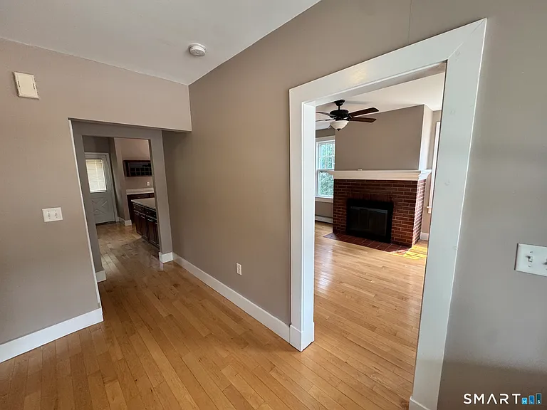 18 Spicer Ave — Photo 5