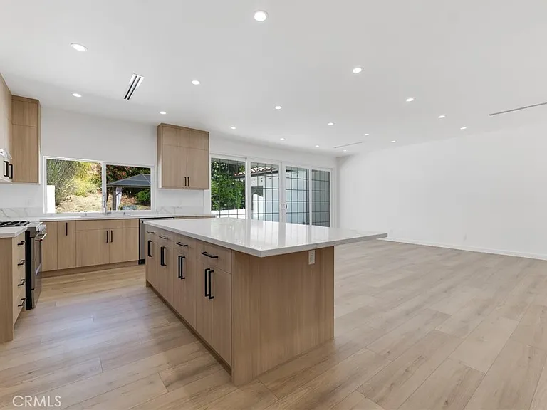4316 Topanga Canyon Blvd — Photo 12