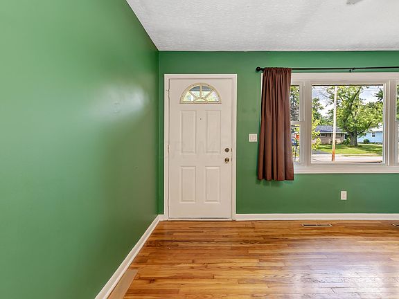 5th image of 1121 Carolyn Ave