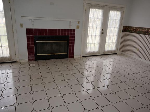 04) Living Room
