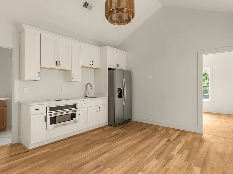 1347 Pennock Ave #B — Photo 3