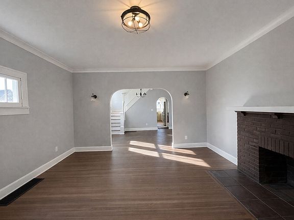 3rd image of 3423 Broadway St