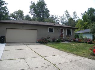 627 Moorland Dr, East Lansing, MI 48823