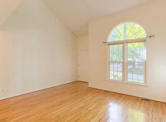 4th image of 625 Brighton Dr