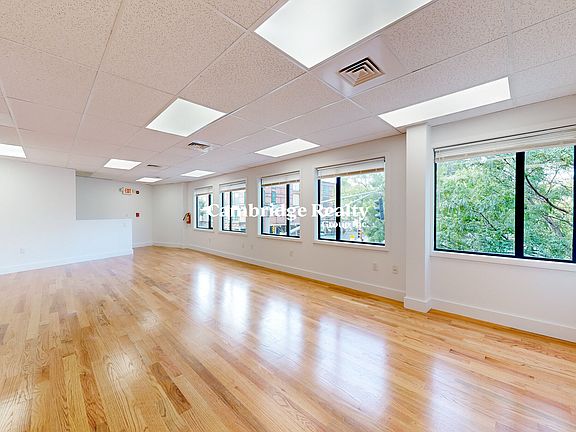 4th image of 1034 Cambridge St #1