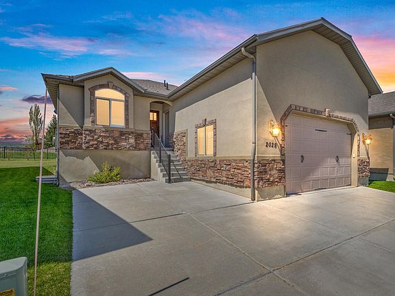 3rd image of 2029 S Cottage Ln