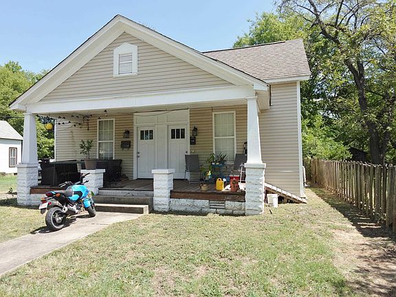 2nd image of 1030 Clifton St