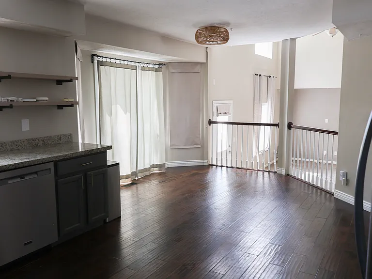 822 S Saratoga Dr — Photo 5
