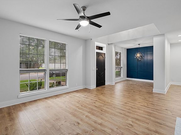 5th image of 1203 Thackeray Ln