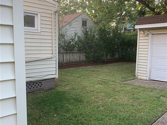 2nd image of 22371 Lakemont Ave