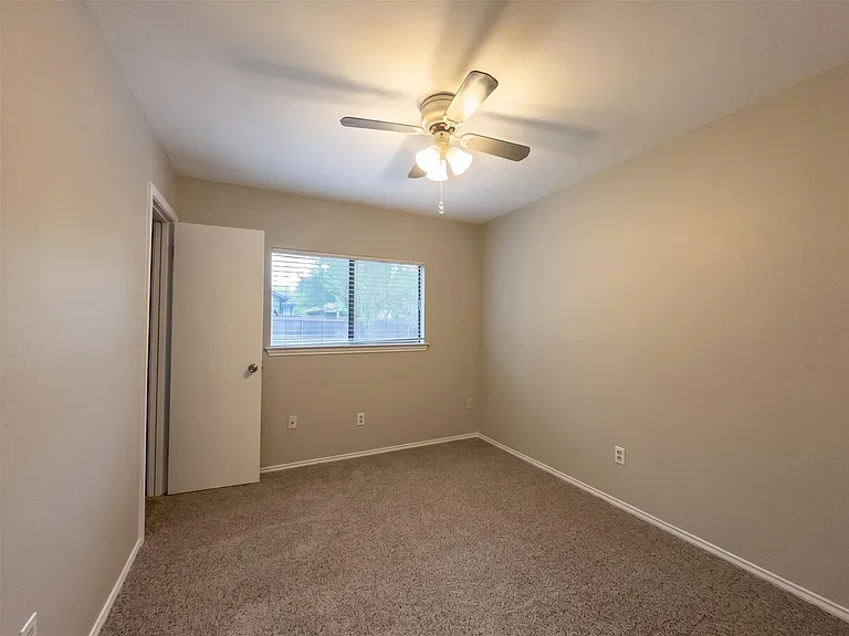 13004 Campos Dr — Photo 15