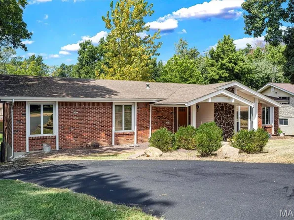 605 Forrester Dr, Ballwin, MO 63011