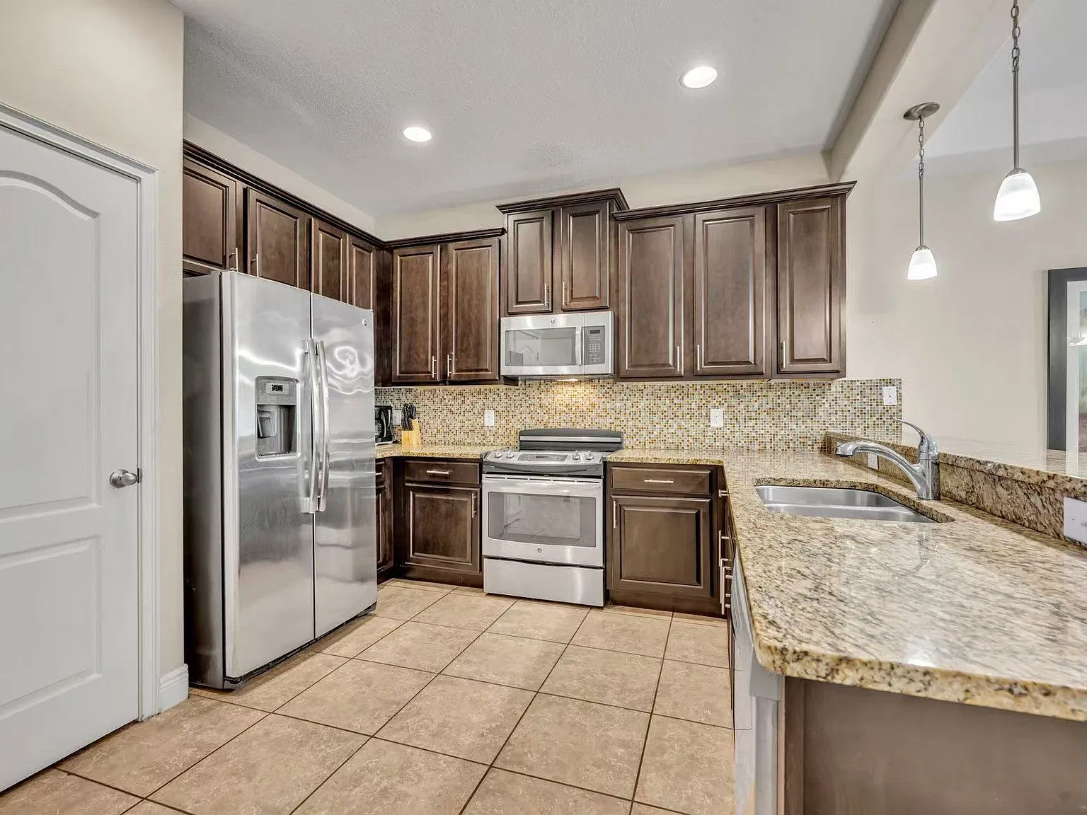 3 bed, 1632 sqft, $2,050 — Photo 4