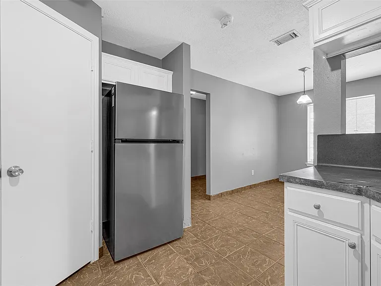 18931 Iris Ln — Photo 9