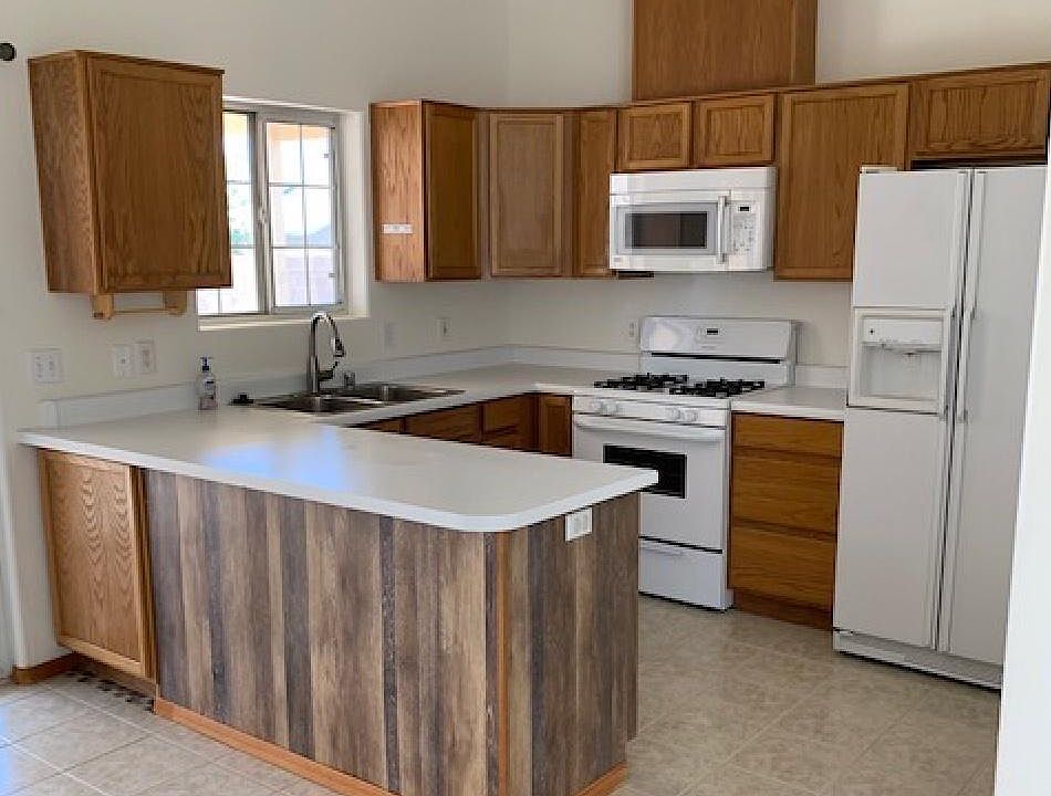 2nd image of 2611 Chambers Ave