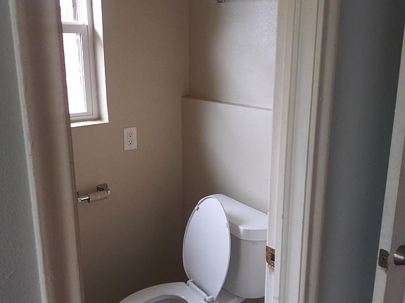 3rd image of 2319 Las Cruces Ln