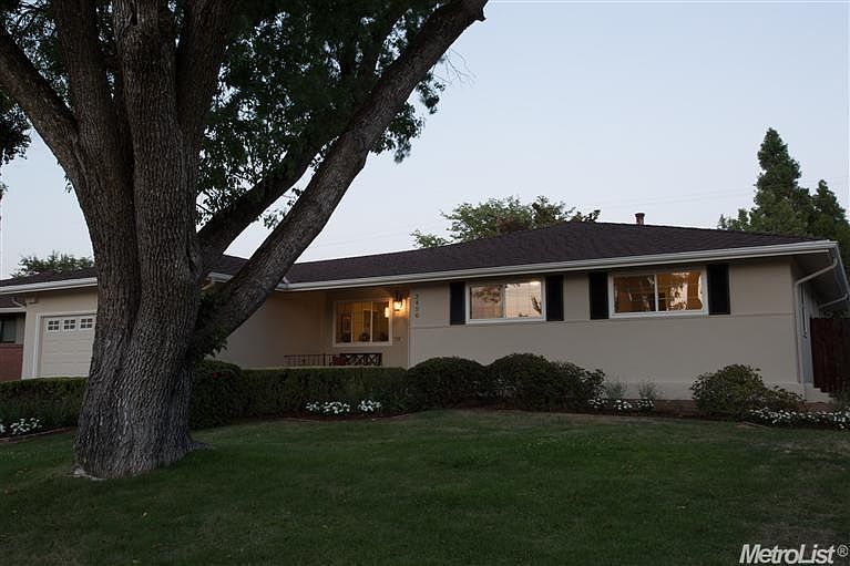 1st image of 2450 Catalina Dr