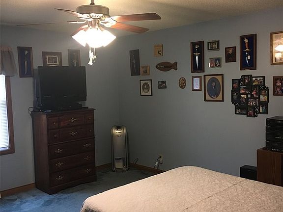 4th image of 412 S Bradley Dr