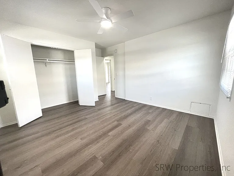 4706-4708 Kester Ave — Photo 13