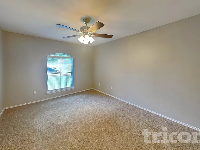 1320 Cleardale Dr — Photo 8