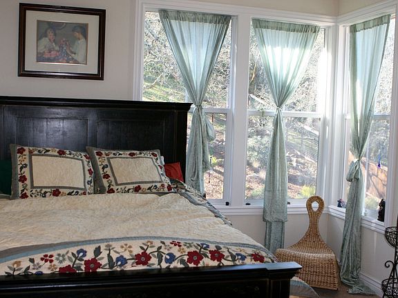 guest bedroom w/views