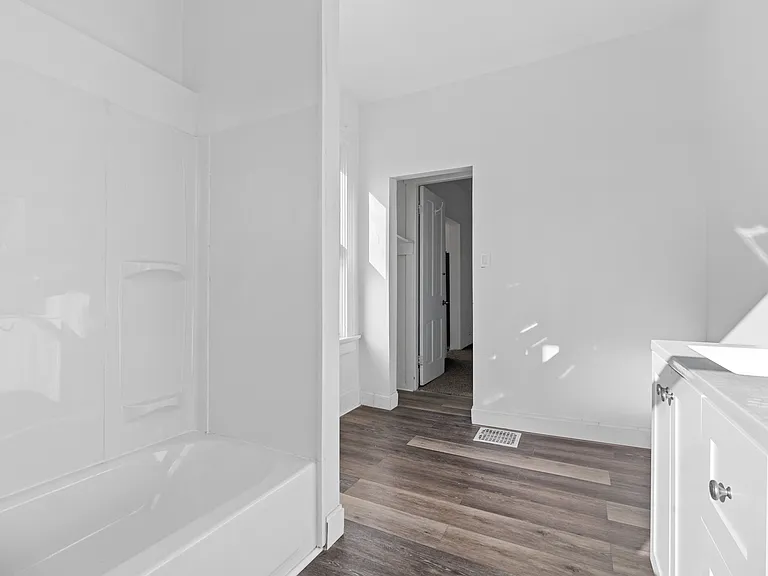 4721 Section Ave #B — Photo 1