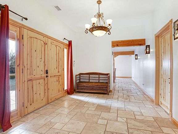 3rd image of 744 Davis Pl