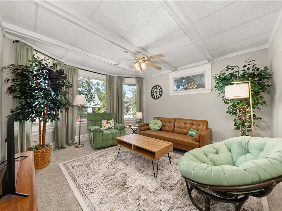 1117 W Spofford Ave #1