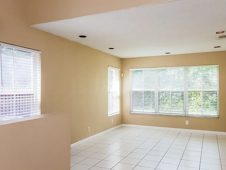 3275 W Buena Vista Dr — Photo 4