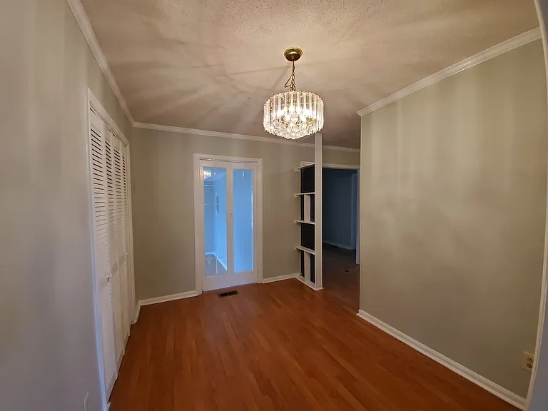 408 Desmond Dr — Photo 6
