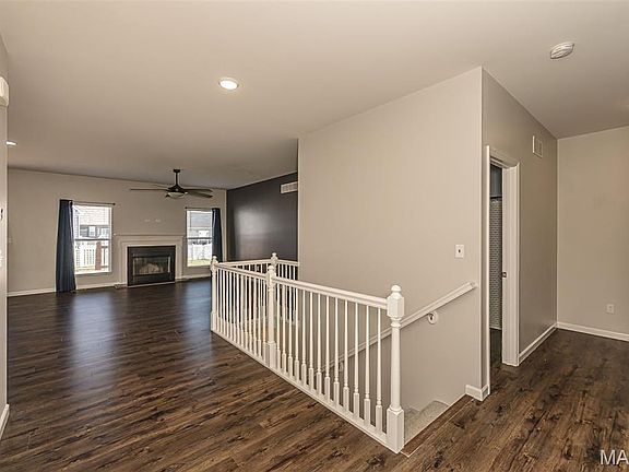 5th image of 393 Victory Height Dr