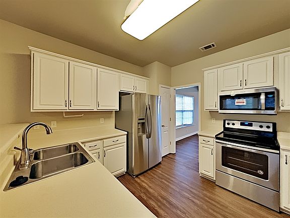 5th image of 100 Autumn Oaks Ct