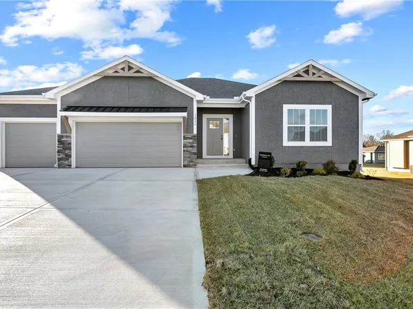 1814 Winchester Dr, Pleasant Hill, MO 64080