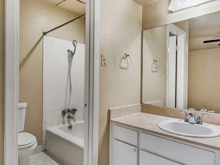 Barclay Apartments - ASK ABOUT OUR SPRING MOVE-IN SPECIAL TODAY! — Photo 60