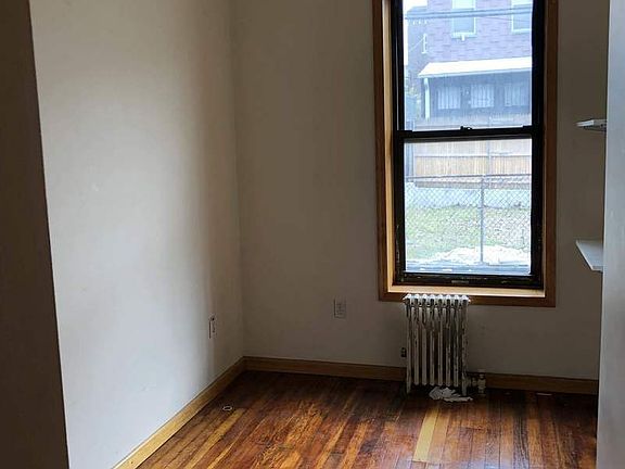 3rd image of 3223 35th St APT 1L