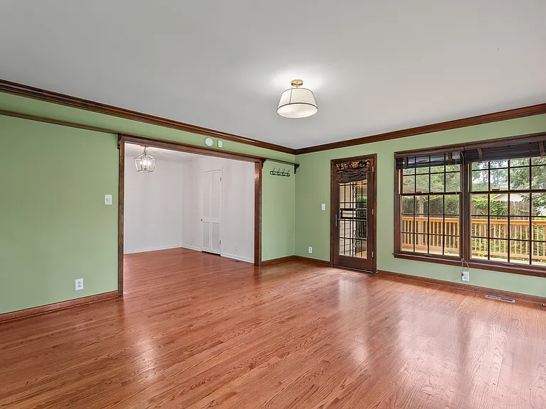 8045 Sabre Dr — Photo 19