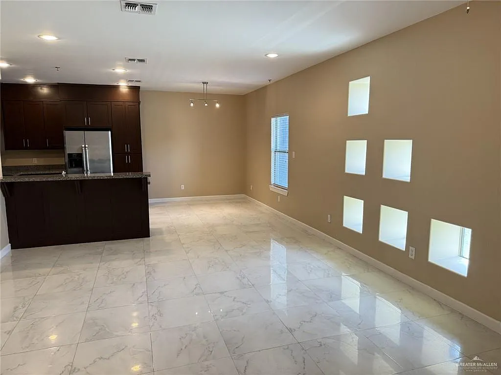 2 bed, 2.5 bath, 1309 sqft, $1,600 — Photo 3