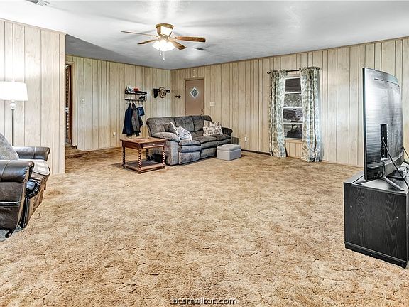 3rd image of 1912 Russell Dr