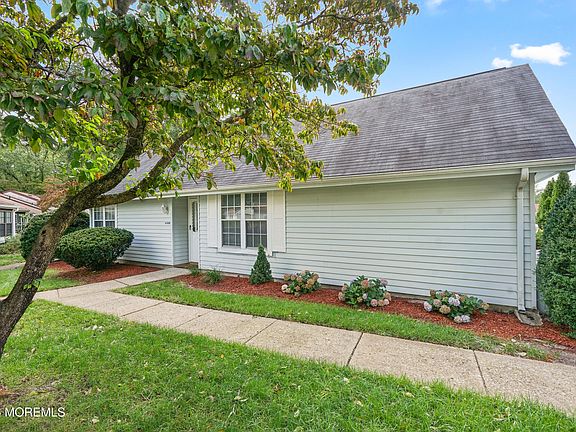 3rd image of 439H Chesterfield Court