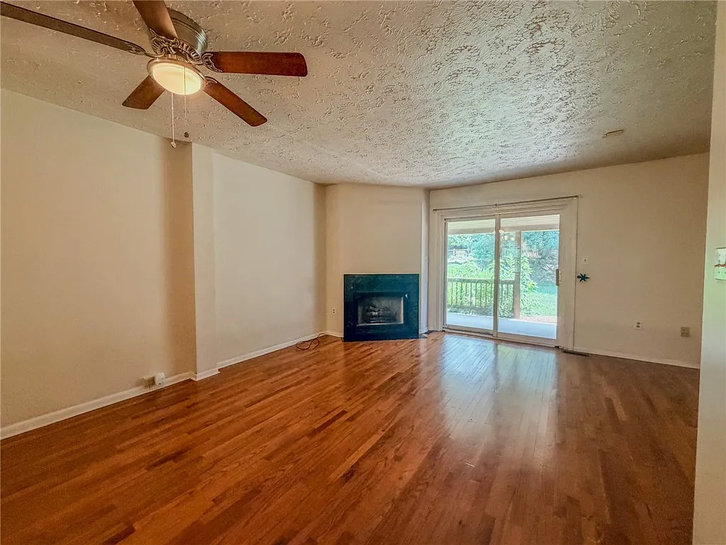 2 bed, 1.5 bath, $1,500 — Photo 3