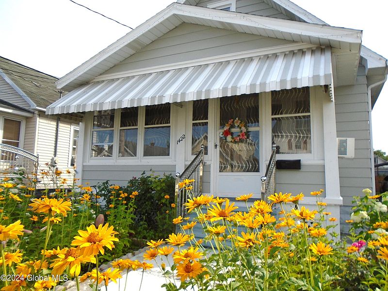 2nd image of 1422 Hawthorne Street