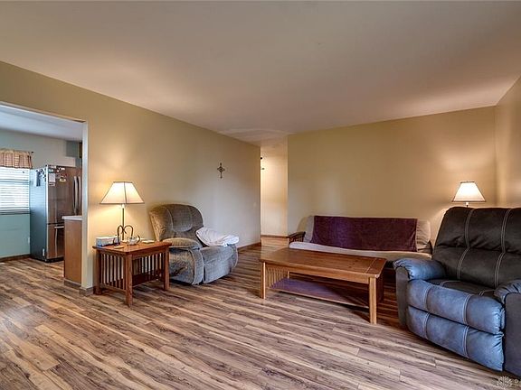 5th image of 3431 Dahlia Dr