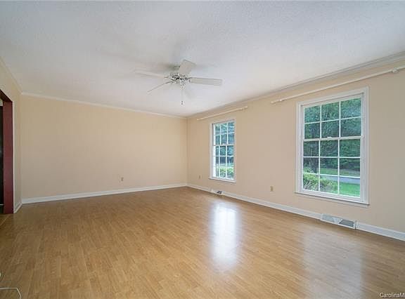 5th image of 1011 Harmony Dr