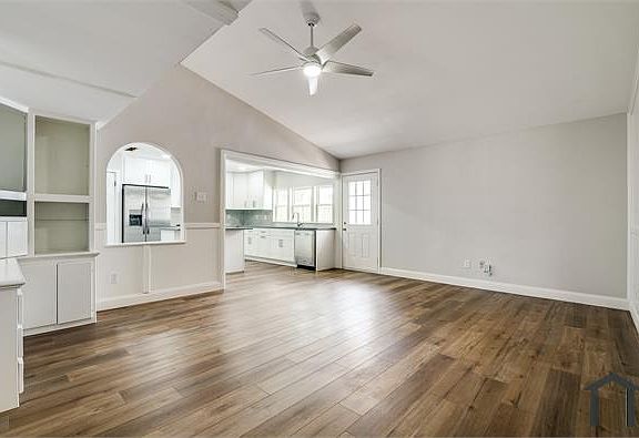 5th image of 5026 Wildbriar Dr
