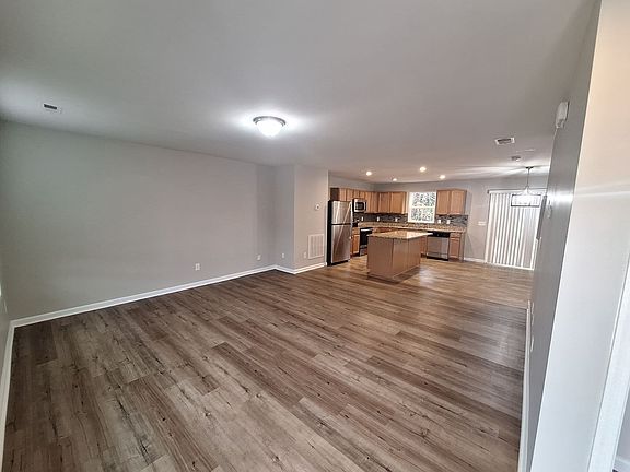5th image of 1108 Lake Village Dr