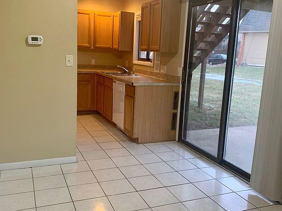5th image of 2610 Ardmore St SE