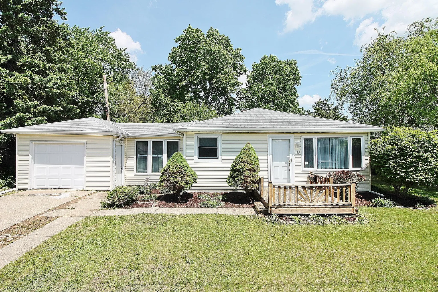 1113 Deborah Ave photo 1