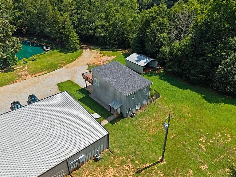 221 Columbus Dr — Photo 45