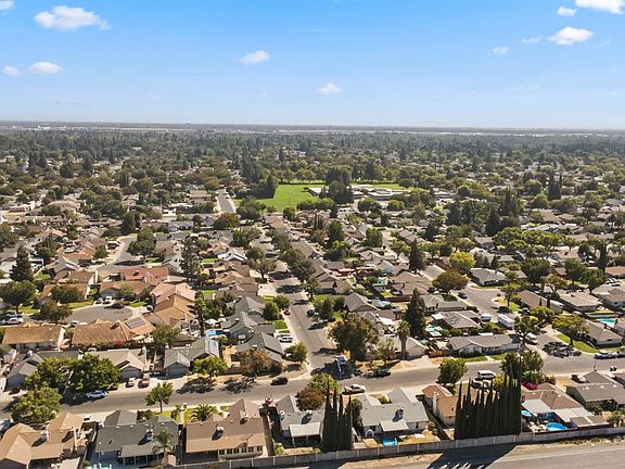 3rd image of 3409 Wild Palms Dr