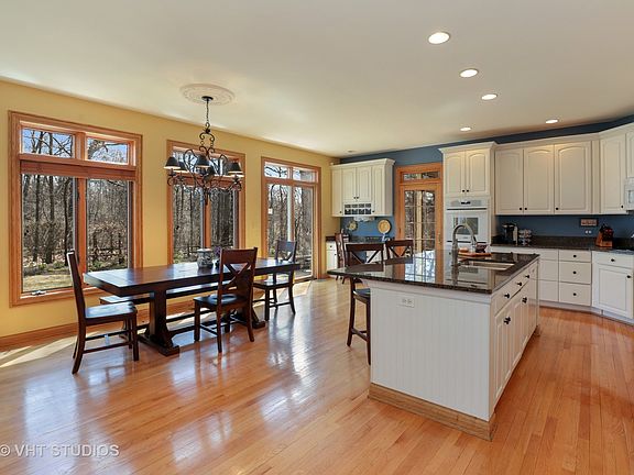 3rd image of 967 Vineyard Dr